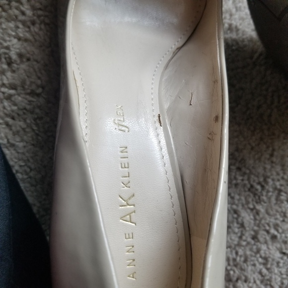 AnneAKKlein iflex Nude Patent Leather Round Toe - Picture 7 of 7